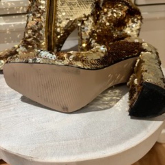 Size 6 NWOT Steve Madden Sequin boots - Picture 4 of 4